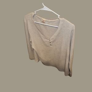 American eagle cream colored long sleve